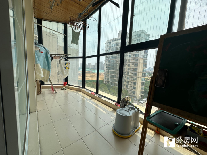 四室户型落地窗 w_720