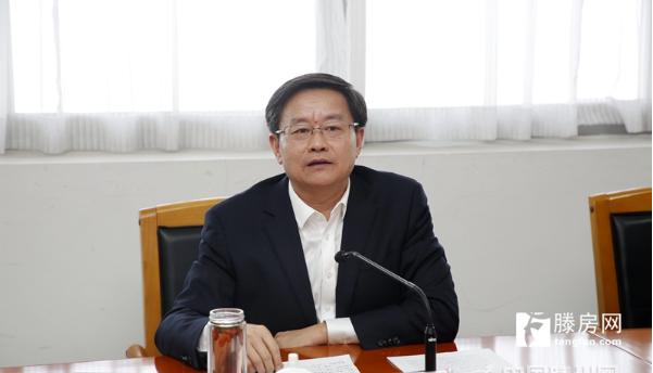 刘文强主持会议并讲话