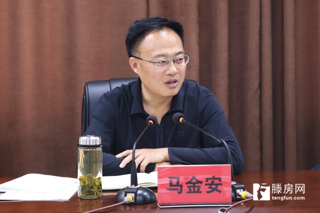 街道党工委书记马金安主持会议,街道相关副科级以上领导干部,各棚改